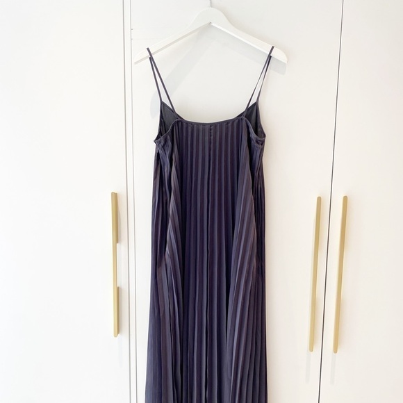 BNWT Strappy Pleated Maxi in Graphite - Picture 7 of 12